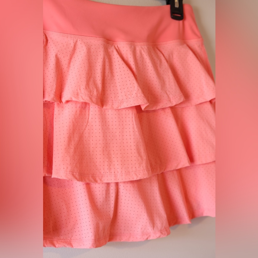 Mono B Micro-Perforated Ruffled Back Skort - Picture 8 of 12